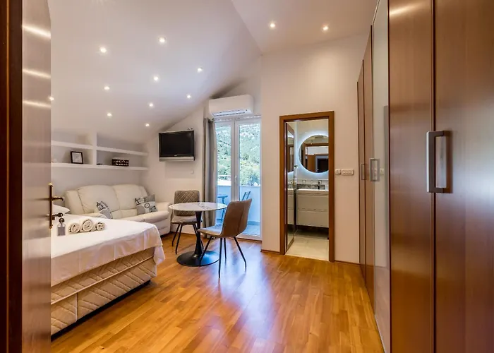 아파트 Bolotel Family & 볼